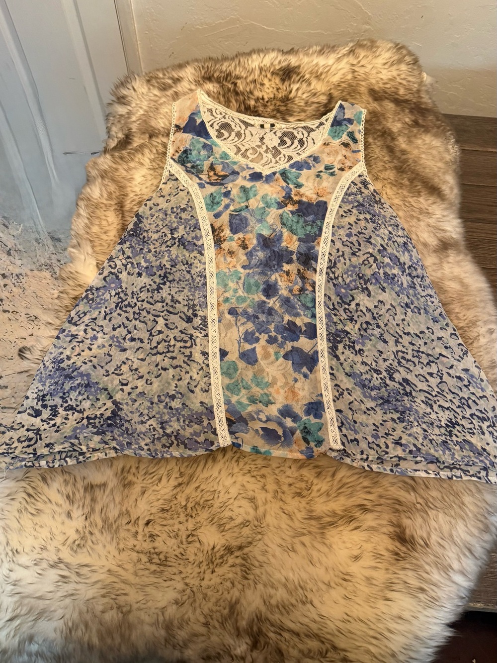Miss Me Large Women's Blue Floral Lace-Trim Tank Top